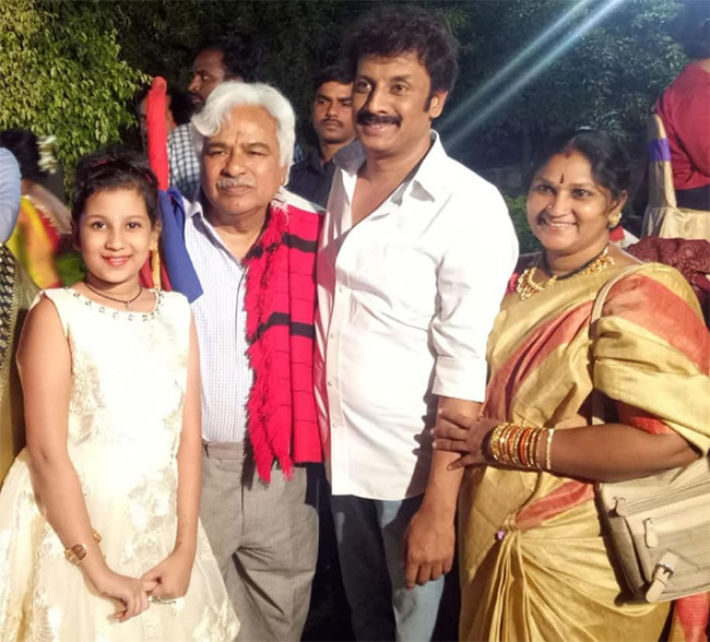 Actor_20Uttej_20unseen_20photos-2.jpg 2