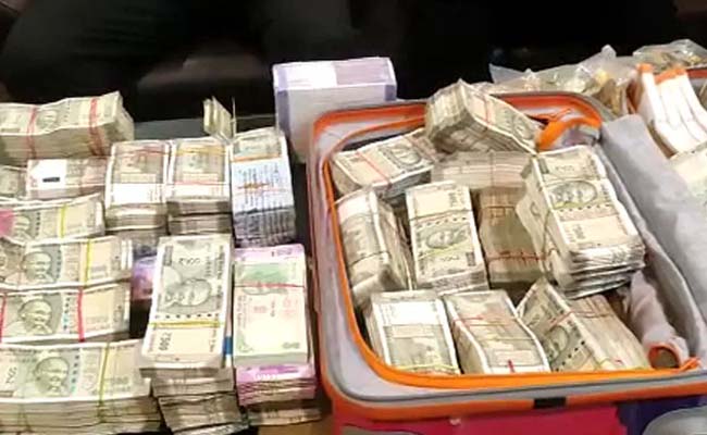 rs-1760-Crore-Seized.jpg