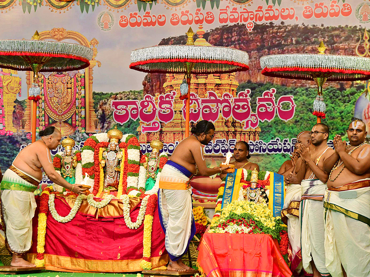 Karthika_20Deepotsavam_20In_20Tirupati_20Photos-15.jpg 15