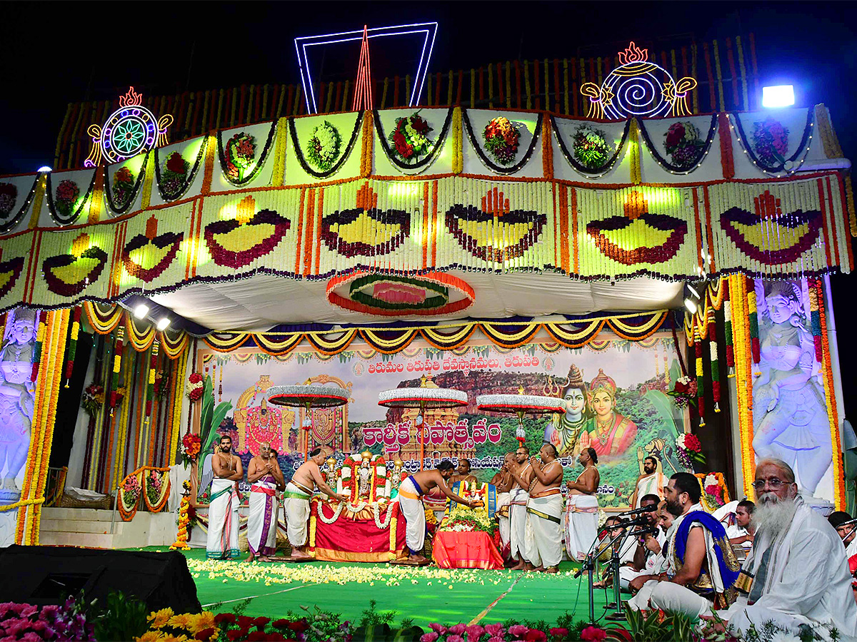 Karthika_20Deepotsavam_20In_20Tirupati_20Photos-22.jpg 21