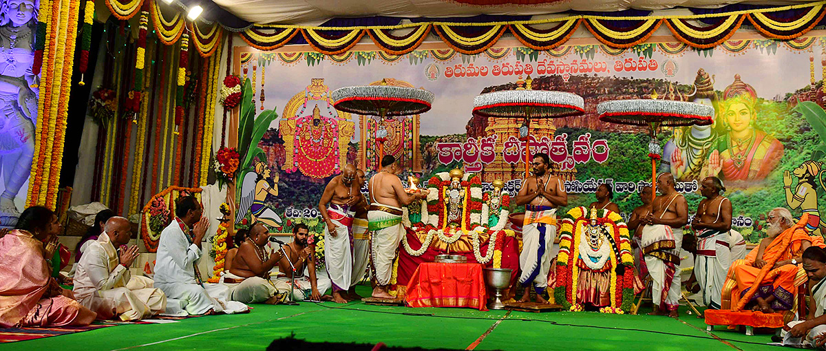 Karthika_20Deepotsavam_20In_20Tirupati_20Photos-29.jpg 27