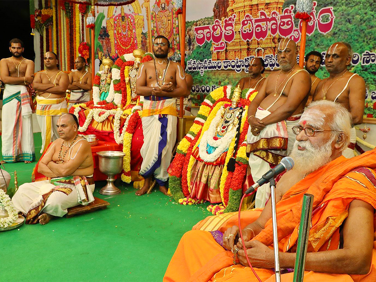 Karthika_20Deepotsavam_20In_20Tirupati_20Photos-35.jpg 32