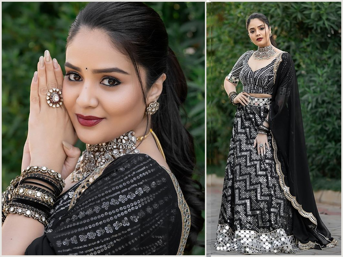 Sreemukhi-beautiful-pics.jpg 1