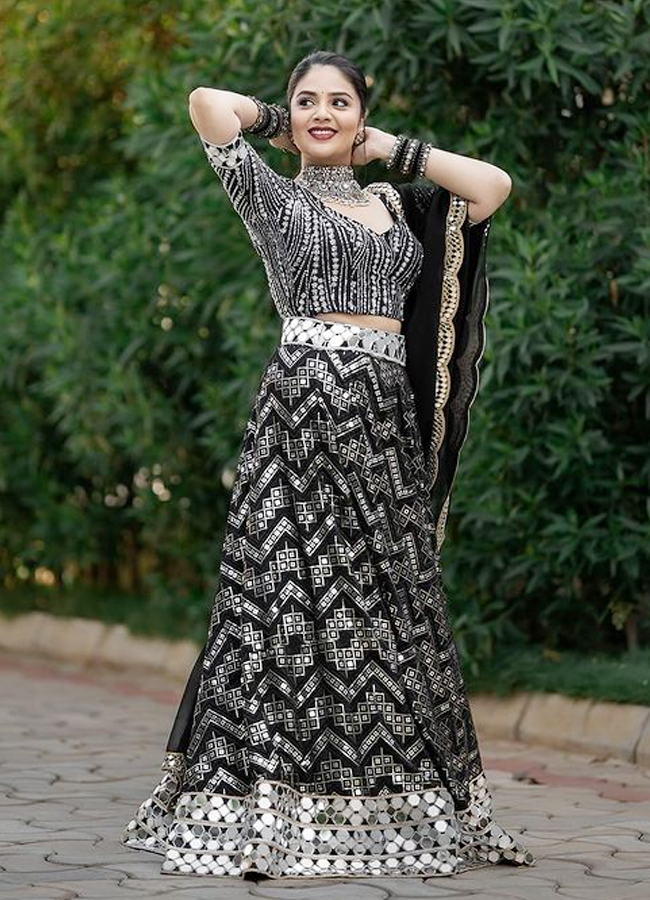 Sreemukhi-black-dress-photos.jpg 6