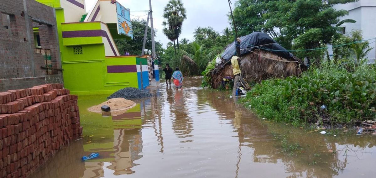Heavy_20rains_20in_20Nellore_20District_20Photos-29.jpg 27