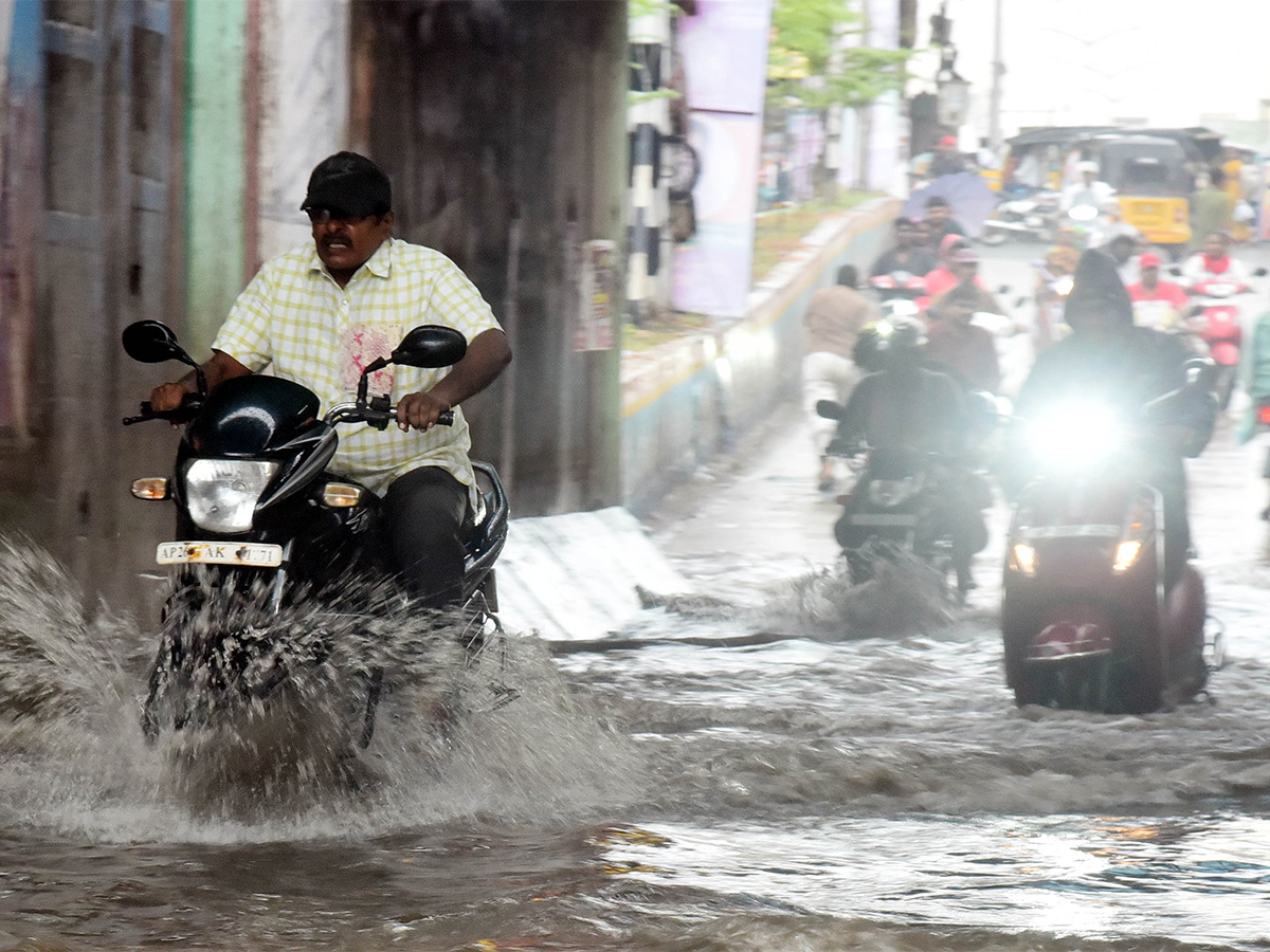 Heavy_20rains_20in_20Nellore_20District_20Photos-3.jpg 3