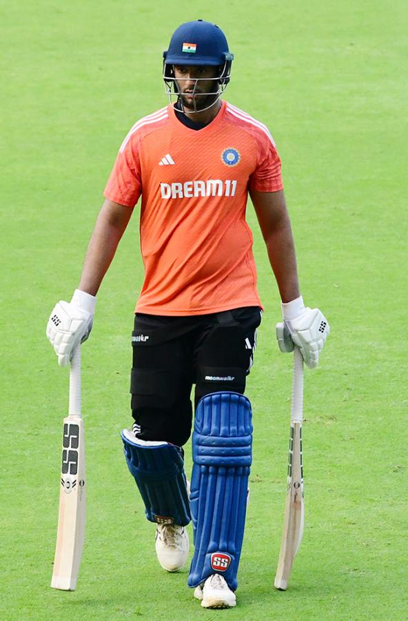 India_20vs_20Australia_20T20_20Match_20in_20Visakhapatnam_20Photos-4.jpg 4
