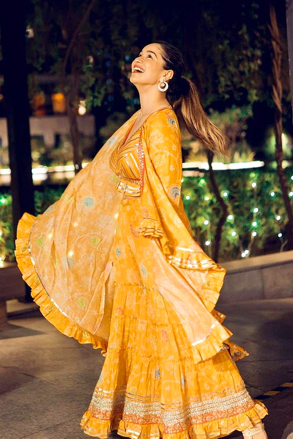 Sara_20Tendulkar_20Looks_20Stunning_20Photos36.jpg 8