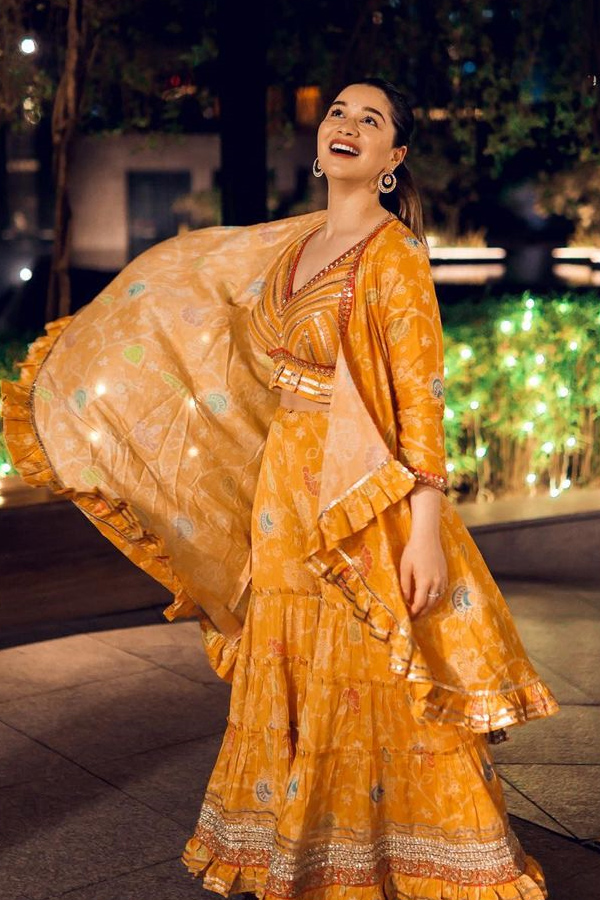 Sara_20Tendulkar_20Looks_20Stunning_20Photos37.jpg 9