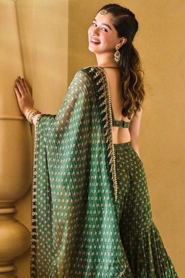 Sara_20Tendulkar_20Looks_20Stunning_20Photos42.jpg 14