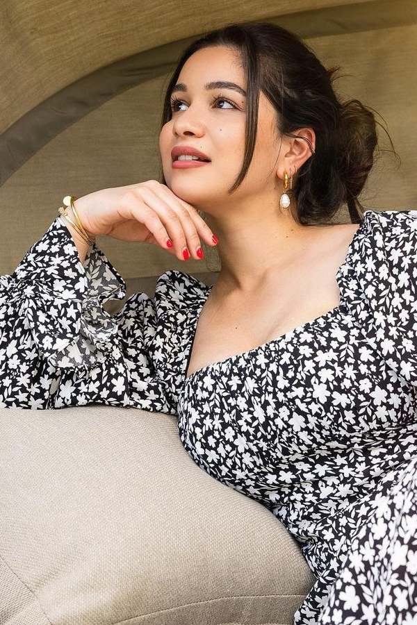 Sara_20Tendulkar_20Looks_20Stunning_20Photos45.jpg 17
