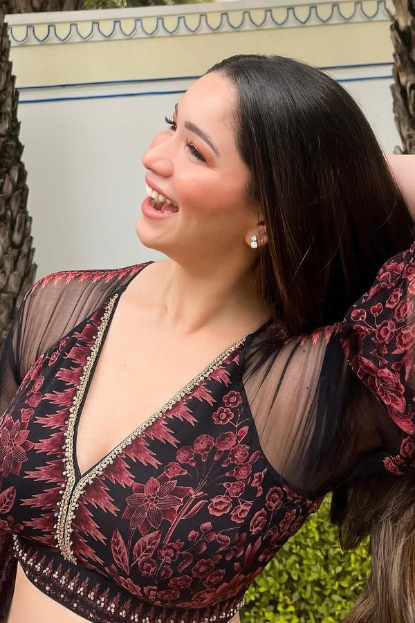 Sara_20Tendulkar_20Looks_20Stunning_20Photos49.jpg 21