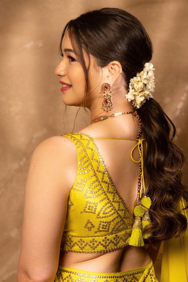 Sara_20Tendulkar_20Looks_20Stunning_20Photos50.jpg 22