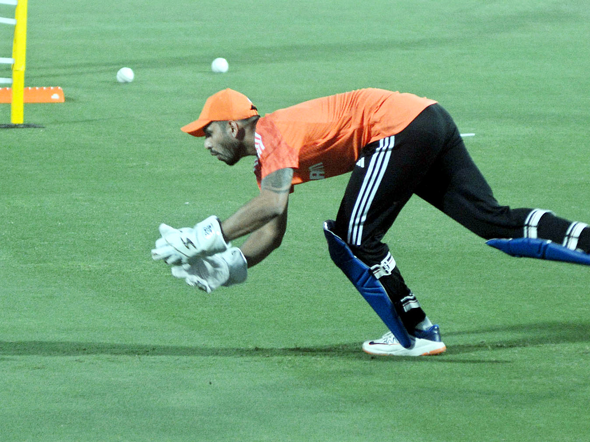 Team_20India_20practice_20session_20in_20Vizag_20Photos_10.jpg 11