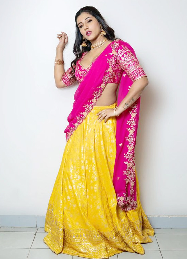 Vishnu-Priya-glamour-pics.jpg 3