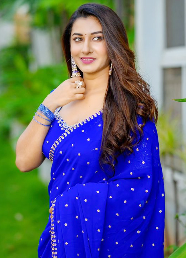 Vishnu-Priya-saree-photos.jpg 8