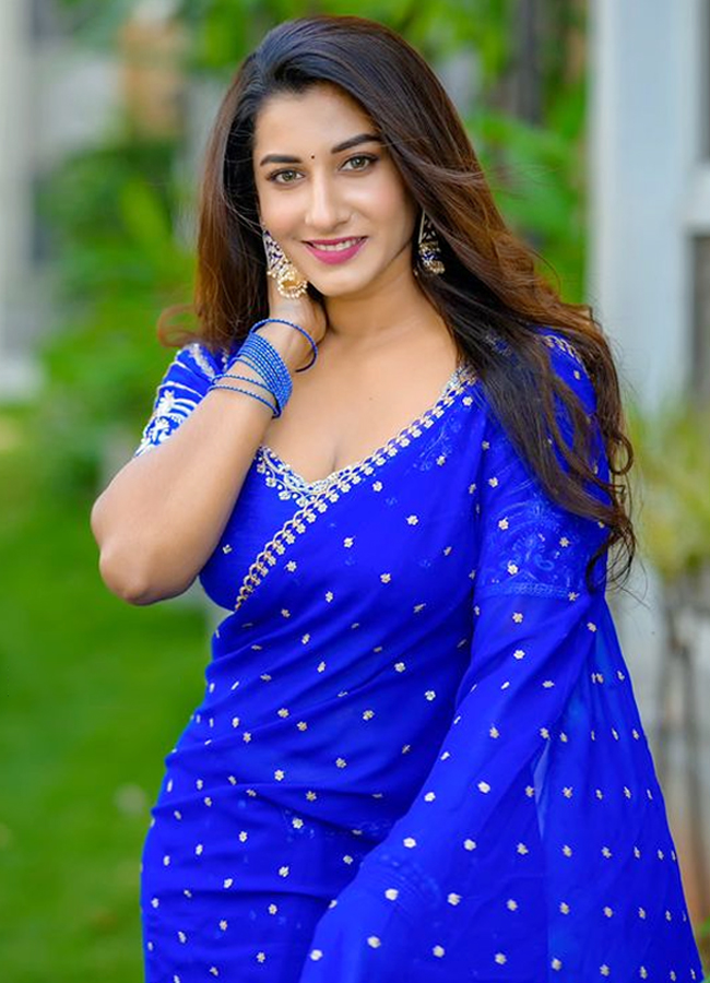 Vishnu-Priya-saree-pics.jpg 9