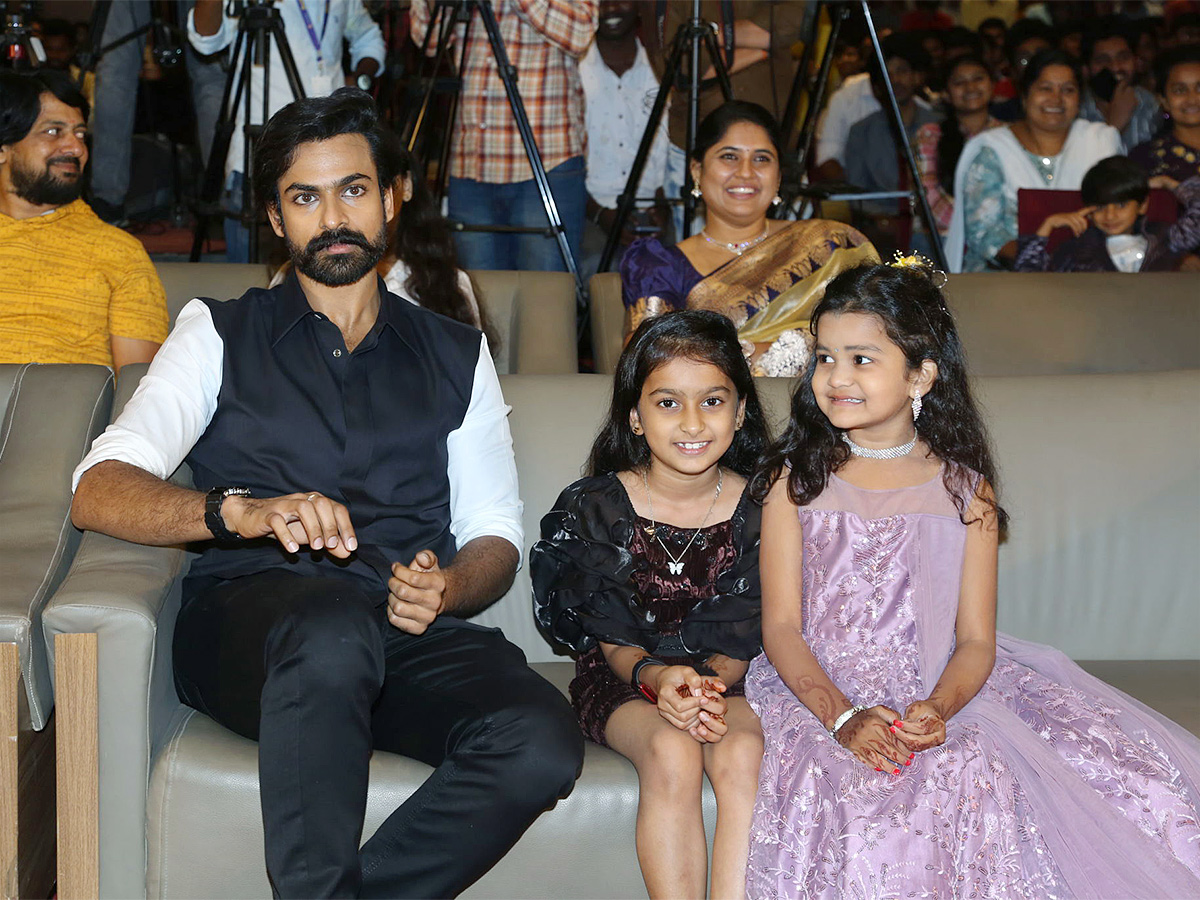 Panja_20Vaisshnav_20Tej_20Aadikeshava_20Movie_20Pre_20Release_20Event_20Pics-12.jpg 12