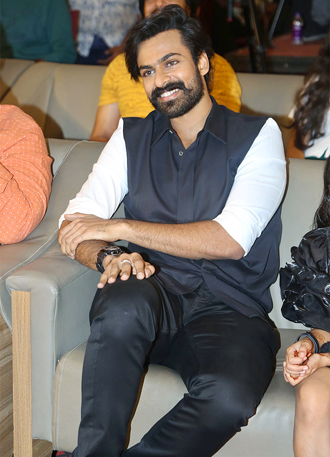 Panja_20Vaisshnav_20Tej_20Aadikeshava_20Movie_20Pre_20Release_20Event_20Pics-23.jpg 22
