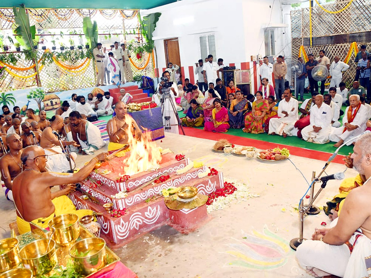 Sri_20Srinivasa_20Divyanugrah_20Homam_20PHotos_11.jpg 11