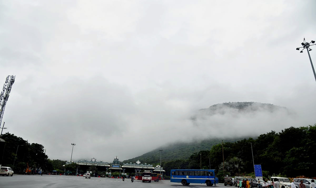 Tirumala_20Tirupati_20Temple_20Today_20Heavy_20Fog_20Photos-4.jpg 4