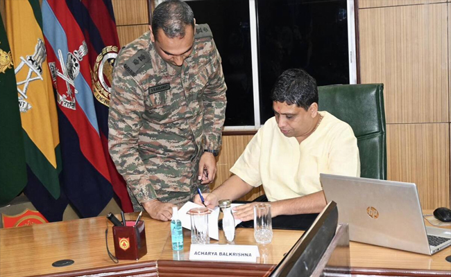 Patanjali_20signs_20MoU_20with_20Indian_20Army.jpg