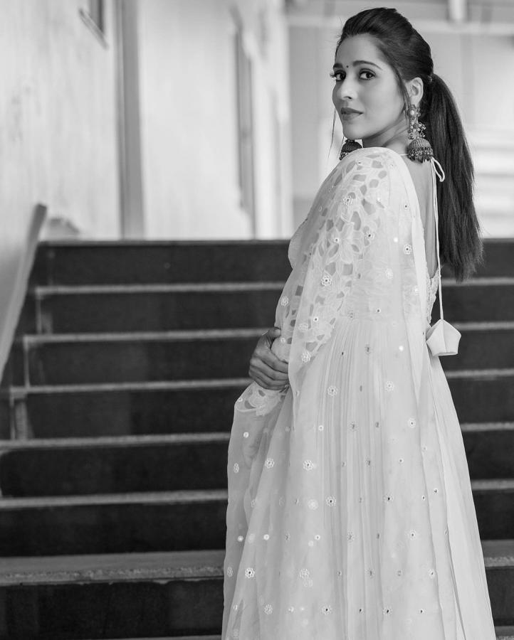 Rashmi-Gautam-sudheer.jpg 10