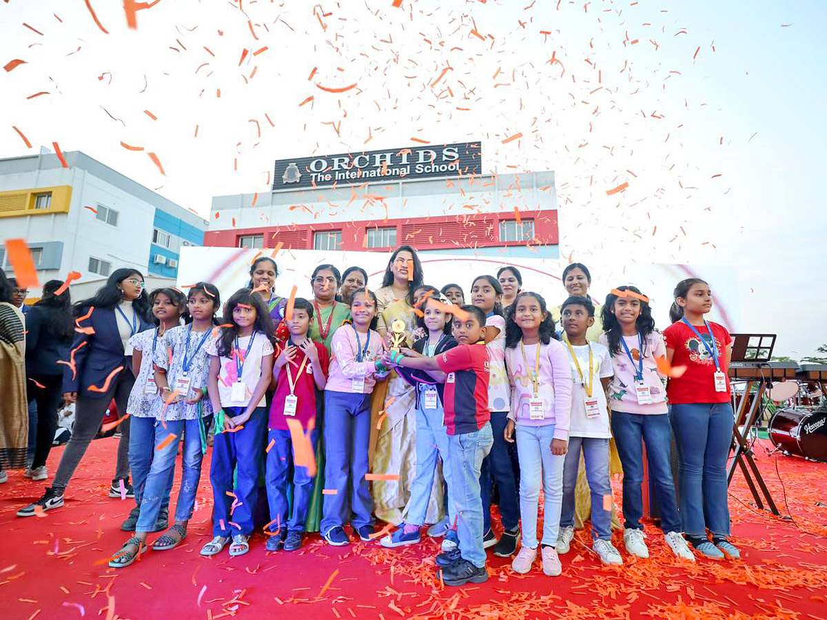 Geeta_20Madhuri_20chatted_20with_20students_20at_20Orchids_20International_20School_20PHotos_2.jpg 3