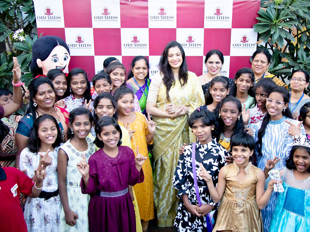 Geeta_20Madhuri_20chatted_20with_20students_20at_20Orchids_20International_20School_20PHotos_7.jpg 7