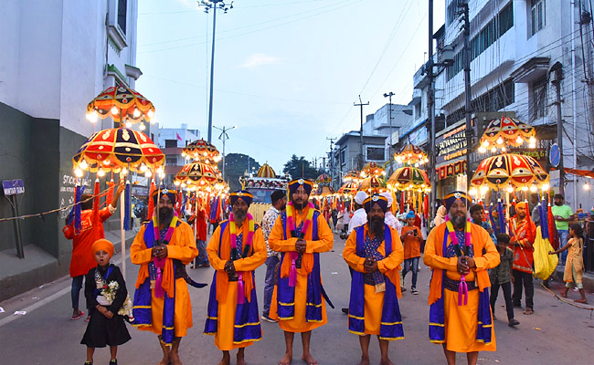Nagar-Kirtan-01.jpg 1