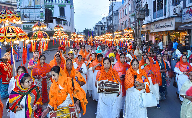Nagar-Kirtan-03.jpg 3