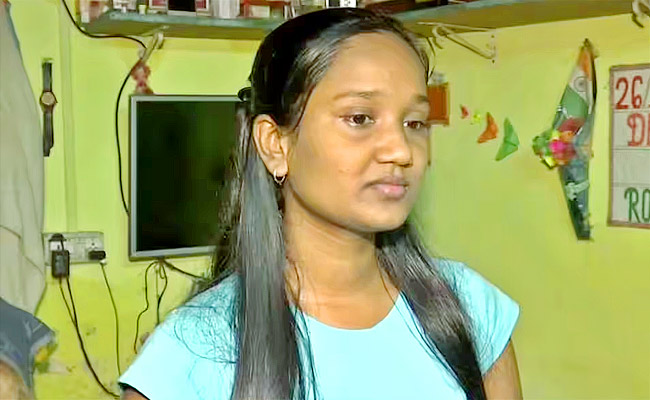 devika-rotawan.jpg