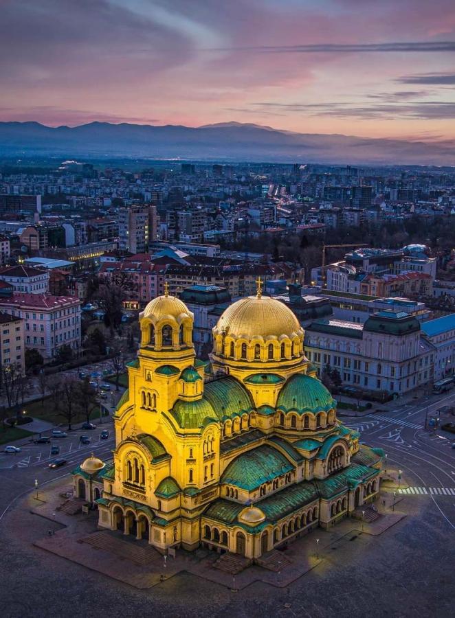 Alexander-Nevsky-Cathedral-Sofia-Bulgaria.jpg 8