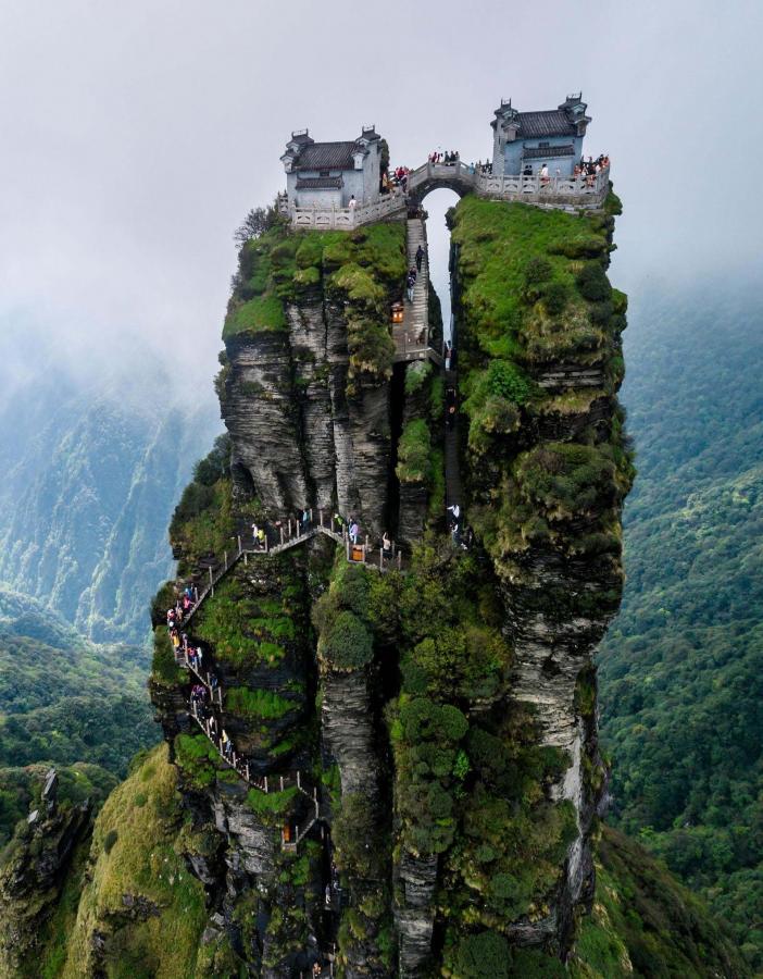 Fanjingshan-Temples-Guizhou-China.jpg 3