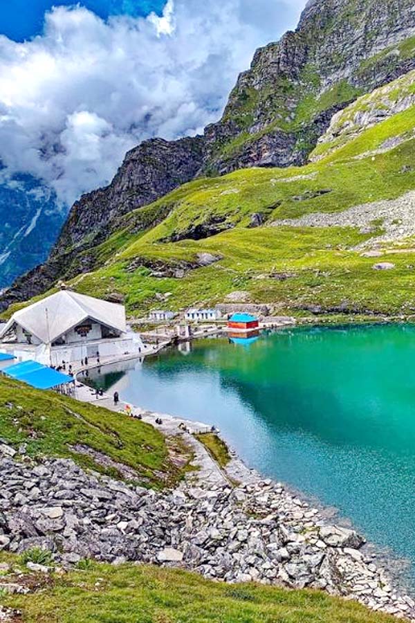 Gurdwara-Sri-Hemkund-Sahib-Uttarakhand-India.jpg 11