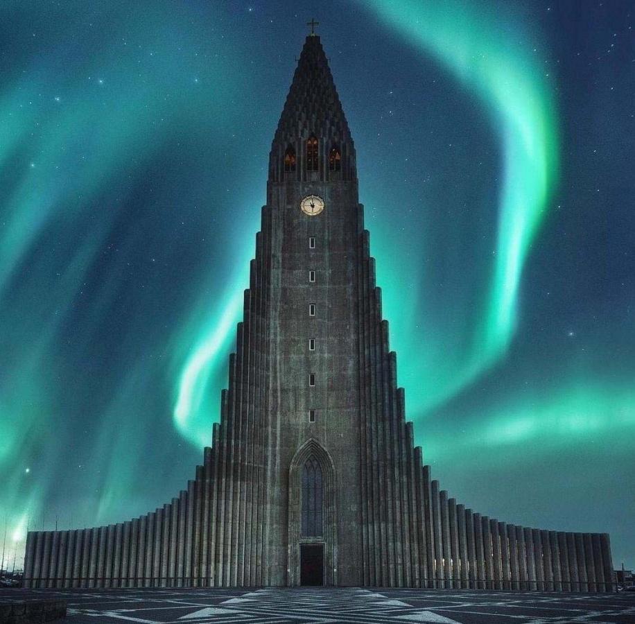 Hallgrimskirkja-Reykjavik-_20Iceland.jpg 12
