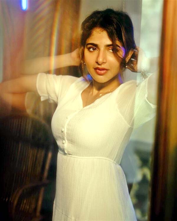 Iswarya-Menon-02.jpg 2