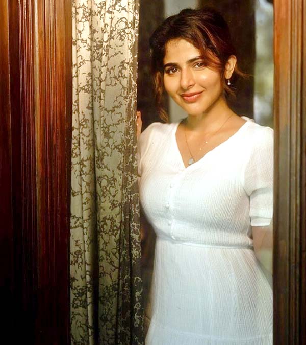 Iswarya-Menon-08.jpg 8