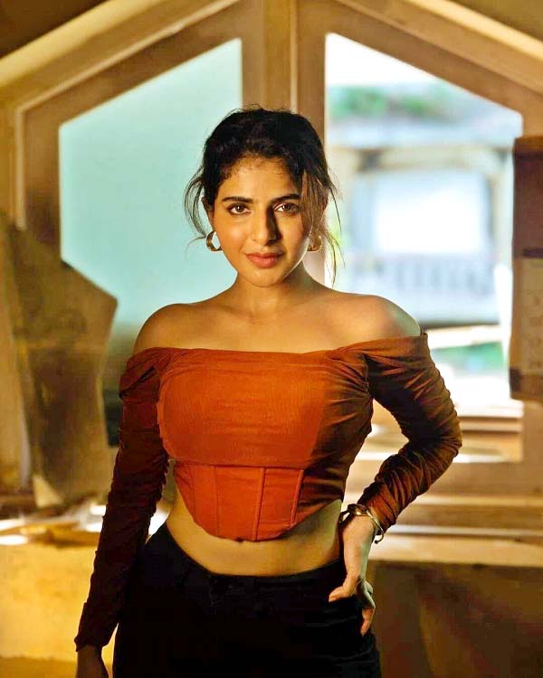 Iswarya-Menon-10.jpg 10