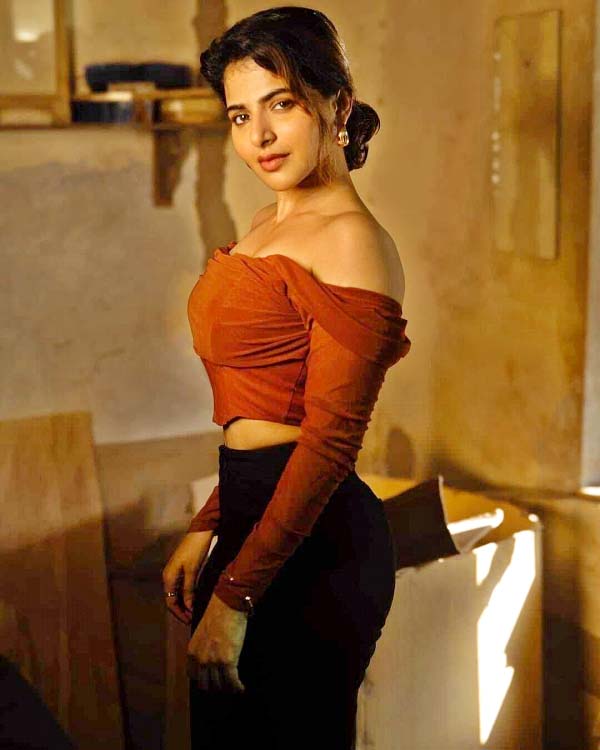 Iswarya-Menon-13.jpg 13
