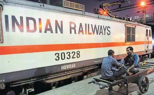 railway-employee.jpg