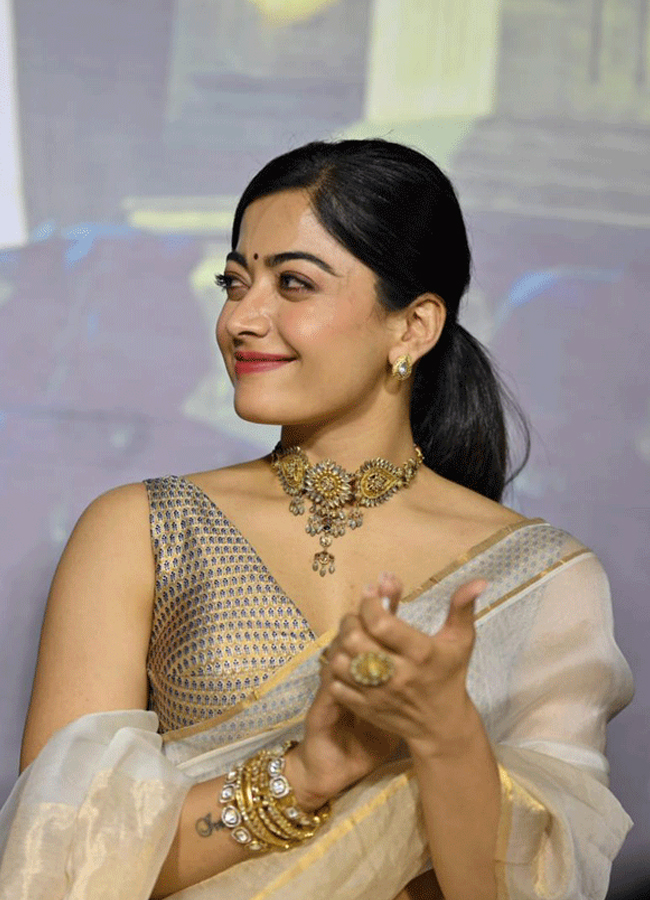 reshmika.jpg 7
