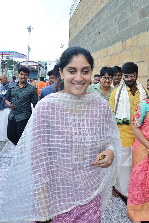 Dhanya_20Balakrishna_20Visit_20Tirumala_20PHotos_1.jpg 2