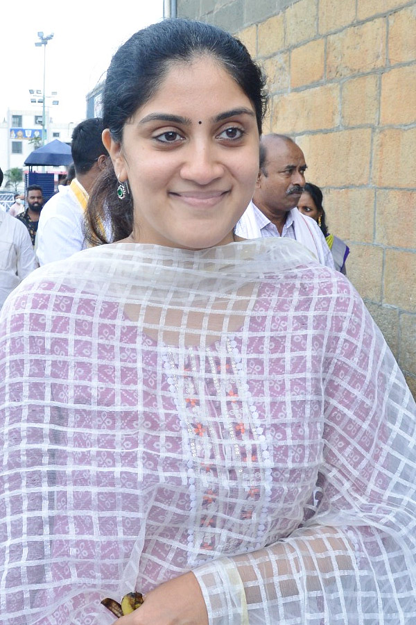 Dhanya_20Balakrishna_20Visit_20Tirumala_20PHotos_6.jpg 7