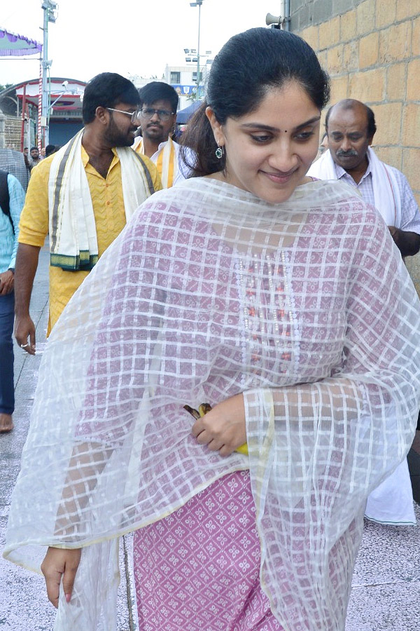Dhanya_20Balakrishna_20Visit_20Tirumala_20PHotos_7.jpg 8