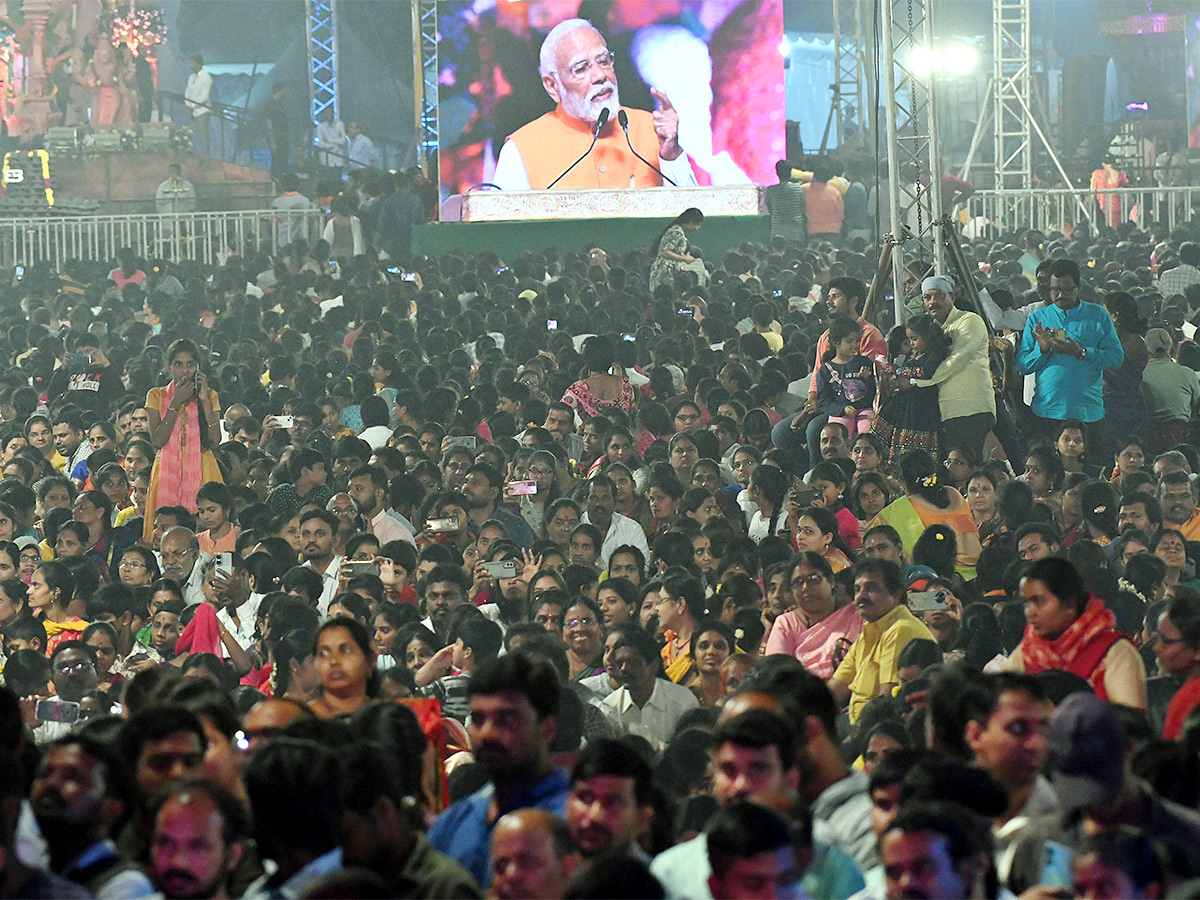 PM_20Narendra_20Modi_20Attends_20Koti_20Deepotsavam_202023_20at_20NTR_20Stadium-6.jpg 5