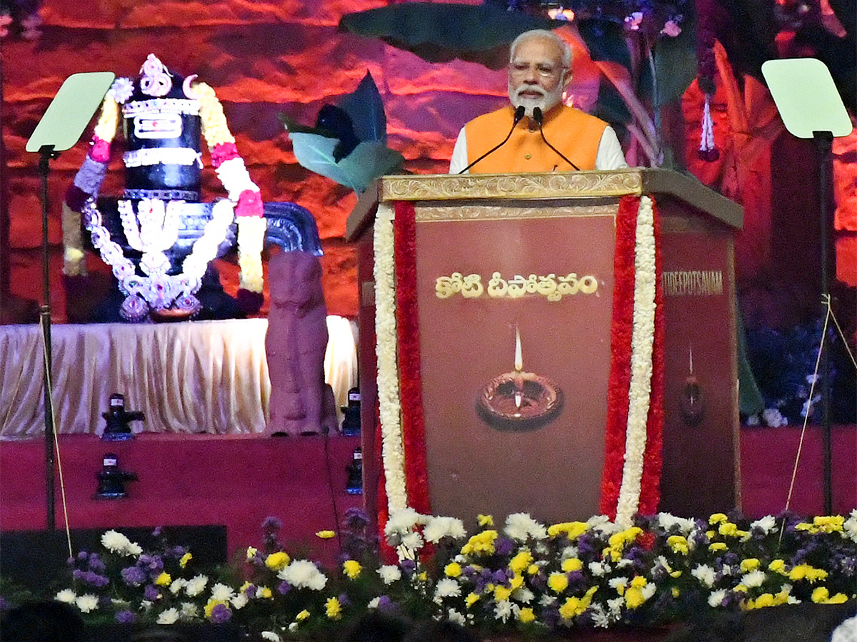 PM_20Narendra_20Modi_20Attends_20Koti_20Deepotsavam_202023_20at_20NTR_20Stadium-7.jpg 6