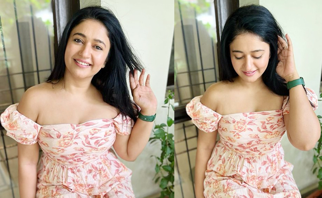 Poonam-Bajwa-Instagram-pics.jpg 1