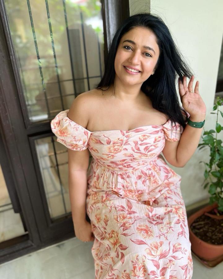Poonam-Bajwa-insta-pics.jpg 7