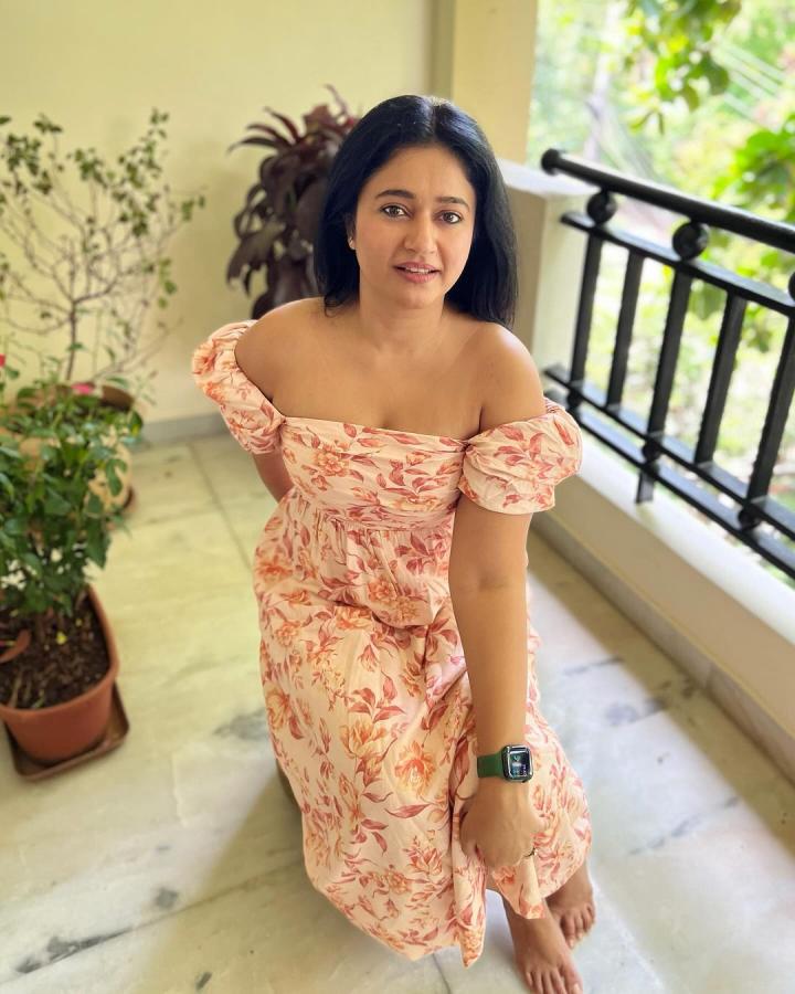Poonam-Bajwa-latest-pics.jpg 5